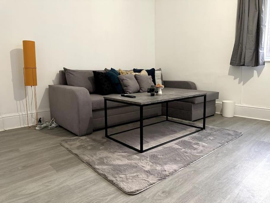 Spectacular 2 Bedroom On Tower Bridge London Bagian luar foto